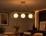 Suspension Linéaire Moderne Dorée – 3 Boules en Verre Dépoli – Image 3