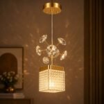 Suspension LED Cube Cristal avec Branche Décorative – Finition Dorée – Image 2